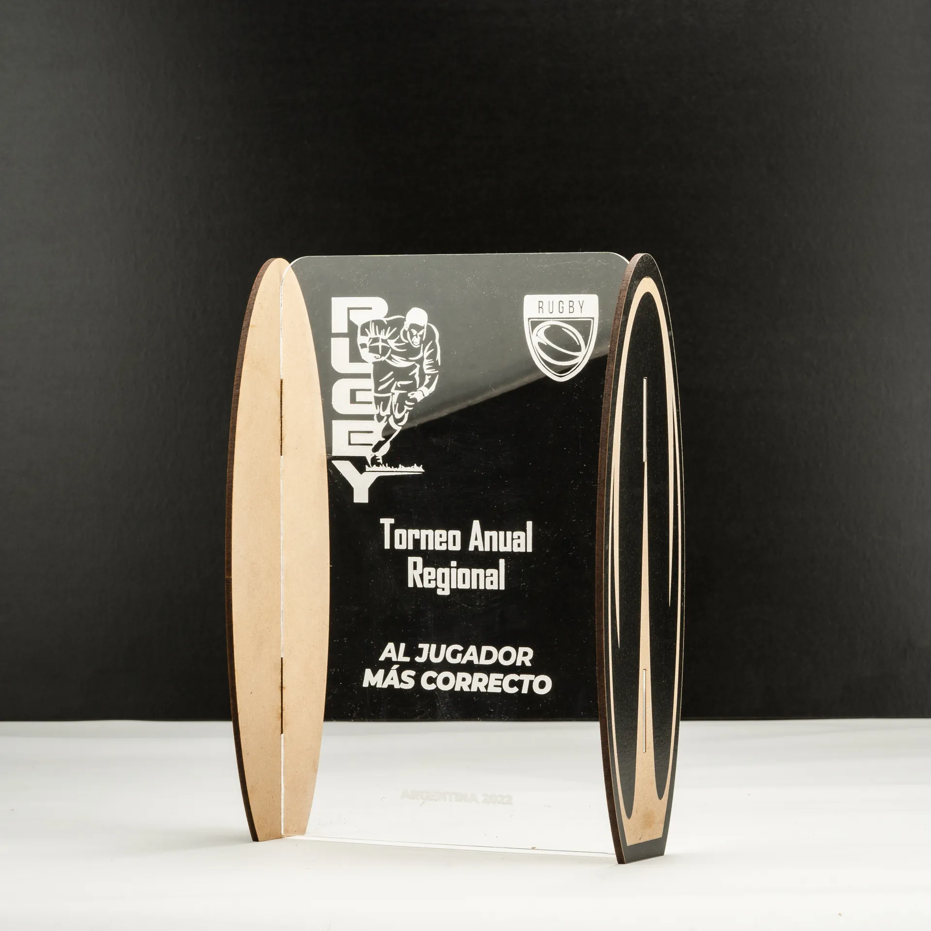 Distintcion de Acrilico transparente y Fibroplus negro