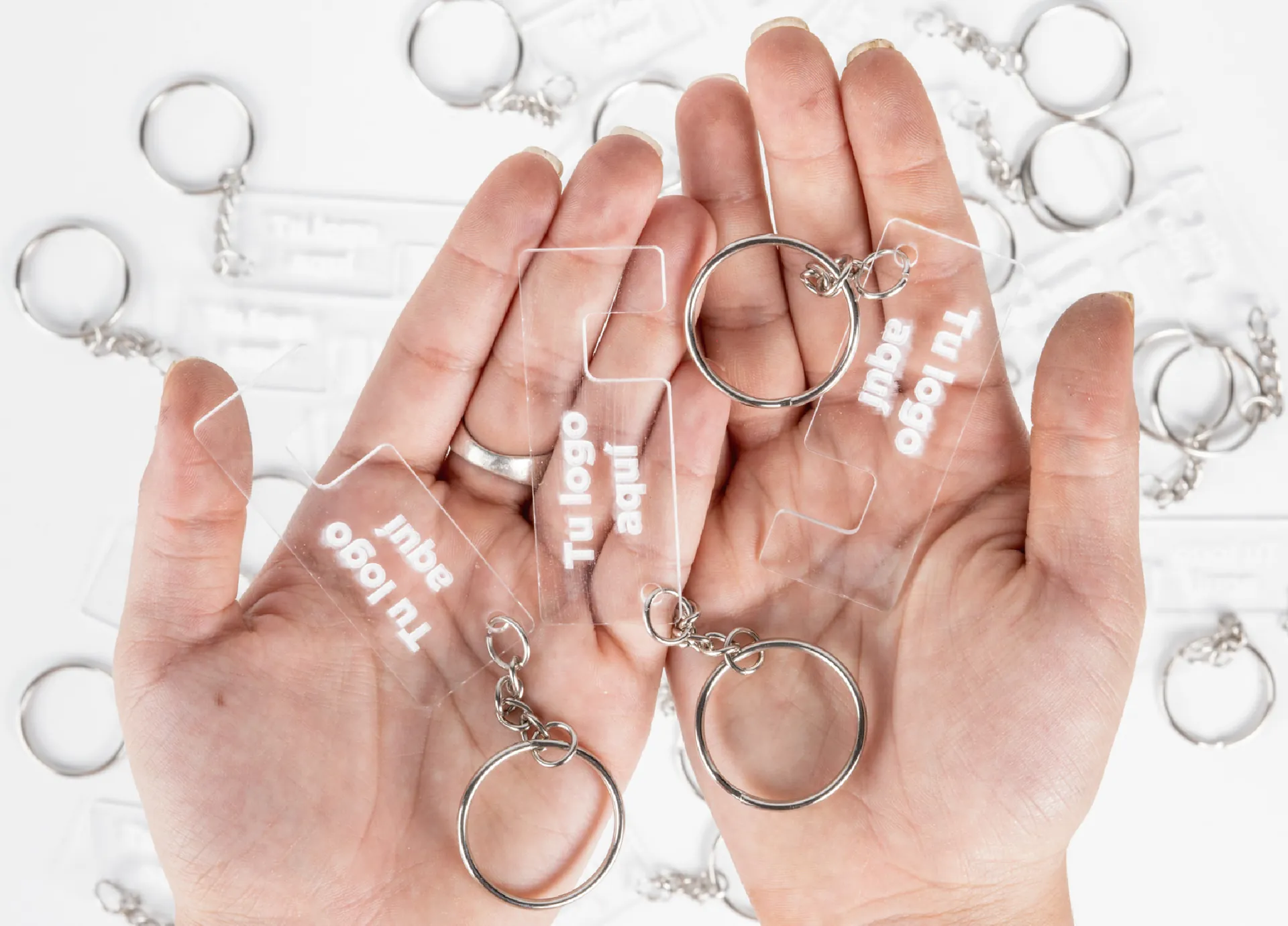 Llavero de acrílico apoya celular