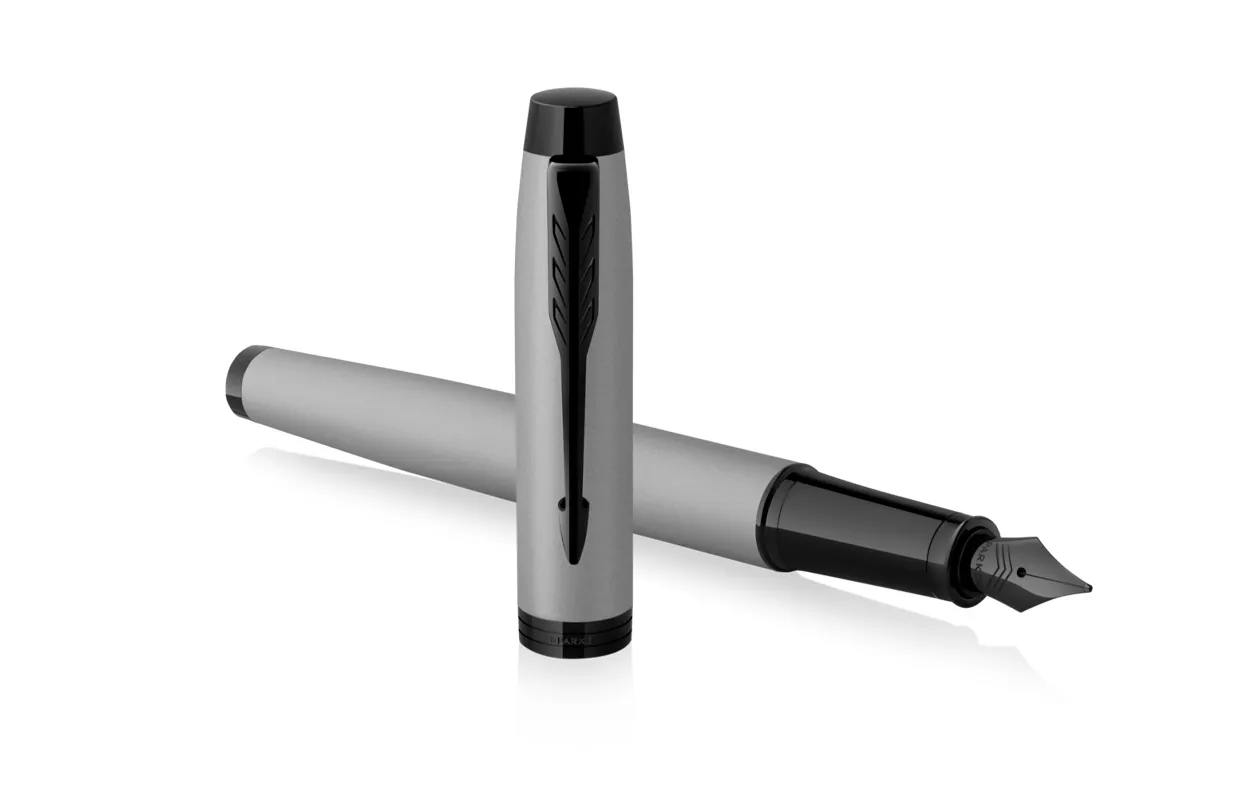 Pluma Parker IM Achromatic