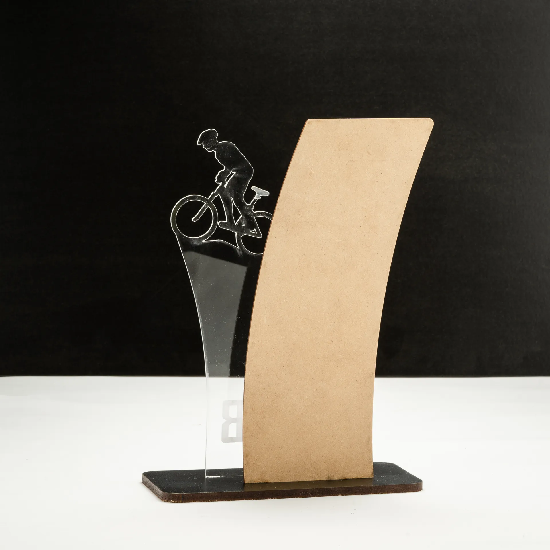 1º, 2º y 3º Puesto de acrilico transparente y fibroplus negro