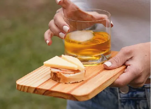 Tabla copetin para copa y vaso - Madera paraiso