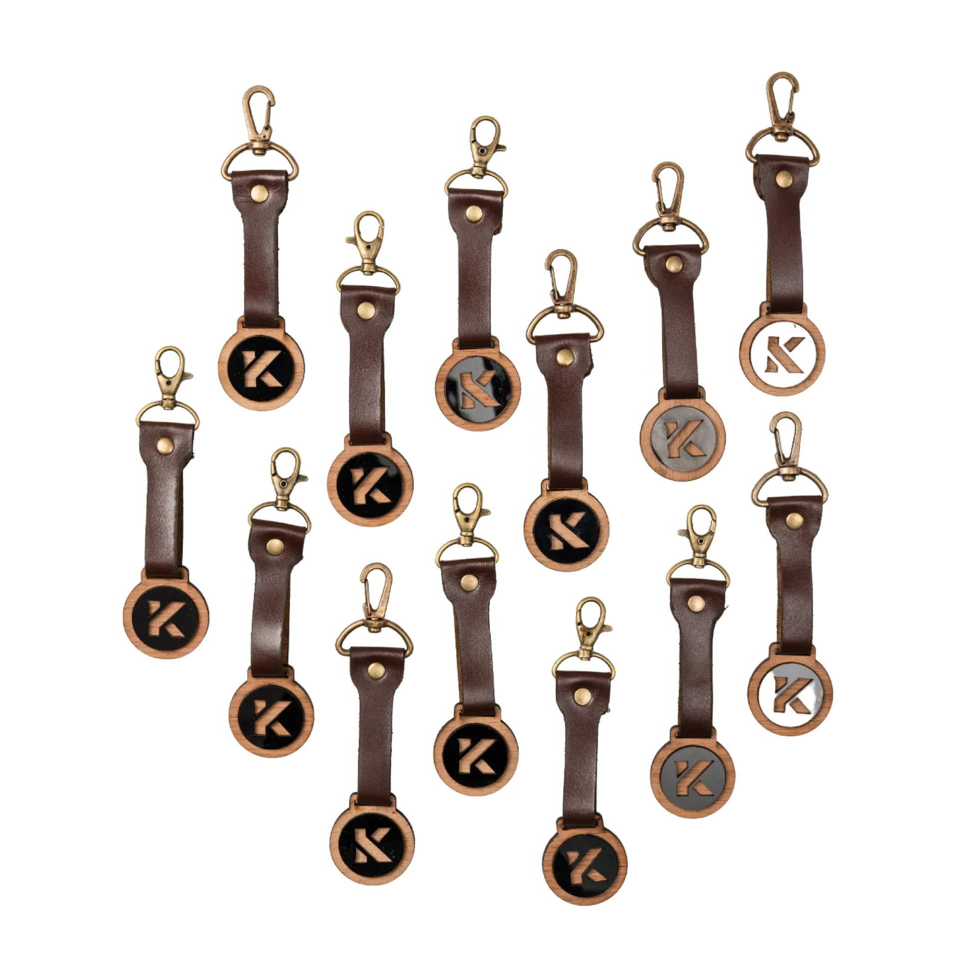 Llavero de cuero con mosqueton, madera y acrilico negro