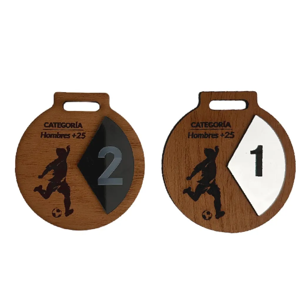 Medalla de madera con detalle en negro o plata